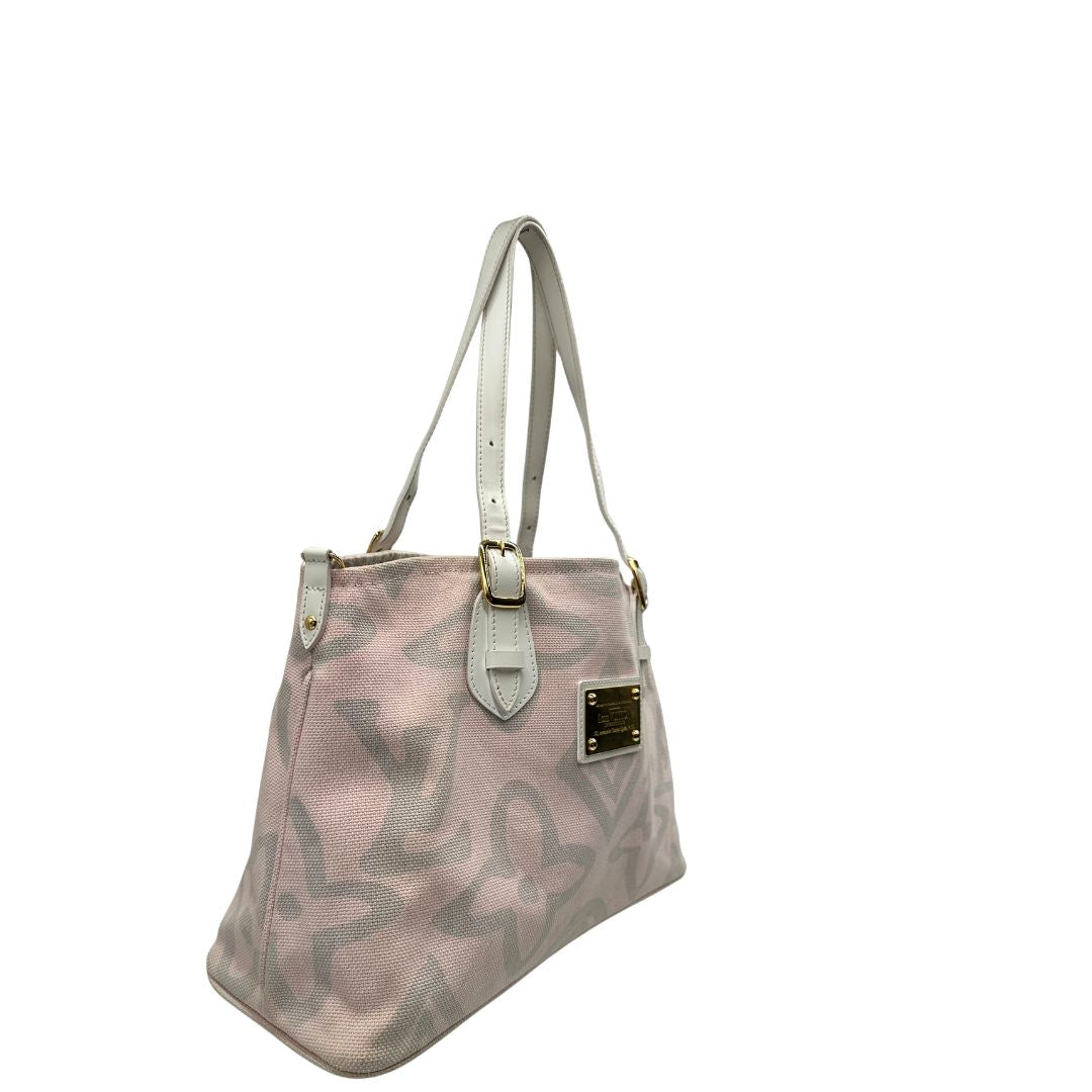 Lato destro, Borsa Louis Vuitton in tela resistente bicolore con motivi floreali coordinati.