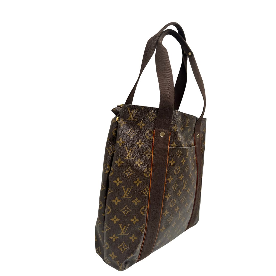lato  Borsa Louis Vuitton realizzata in tela monogram marrone con finiture in vacchetta naturale e rifinita con parti in tessuto, di lusso, originale, ottime condizioni, usata. 