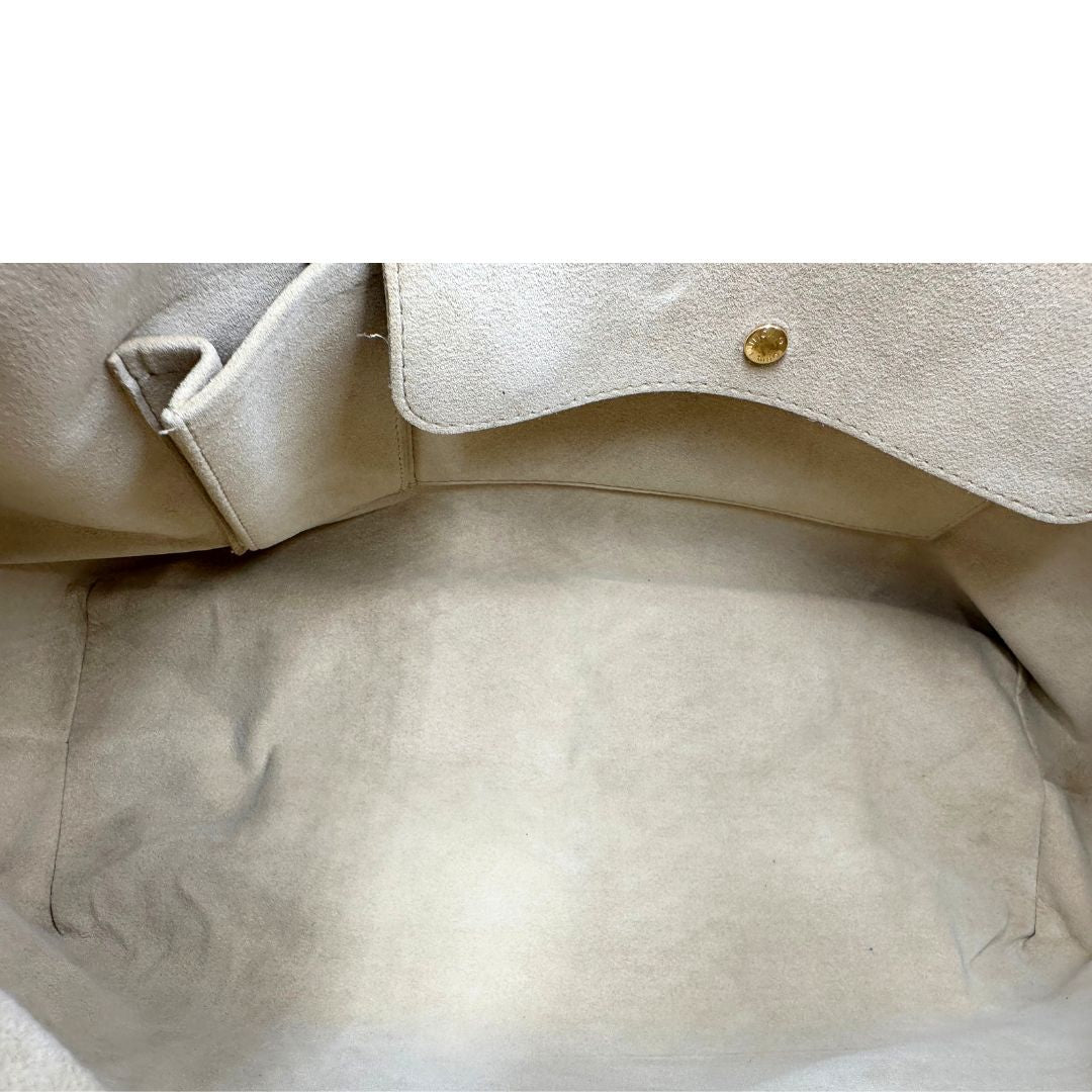 Interno, Borsa Louis Vuitton realizzata in tela monogram marrone con finiture in vacchetta naturale.