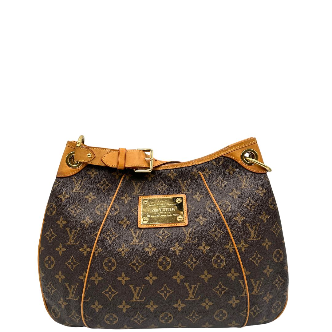 Front, Borsa Louis Vuitton realizzata in tela monogram marrone con finiture in vacchetta naturale.
