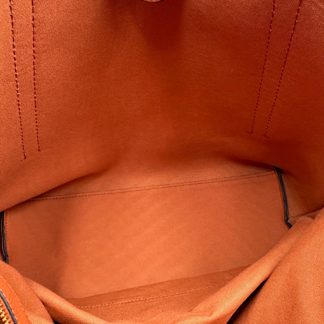 interno Borsa Hogan nella nuance marrone cognac in pelle martellata 