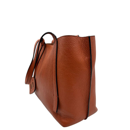 lato Borsa Hogan nella nuance marrone cognac in pelle martellata 