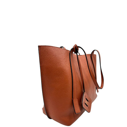 lato Borsa Hogan nella nuance marrone cognac in pelle martellata 