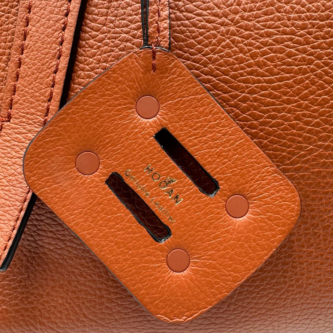 Borsa Hogan nella nuance marrone cognac in pelle martellata