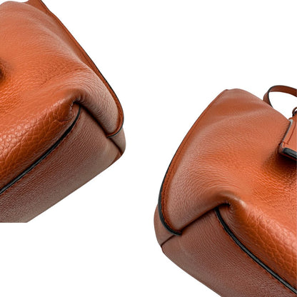 angoli Borsa Hogan nella nuance marrone cognac in pelle martellata 