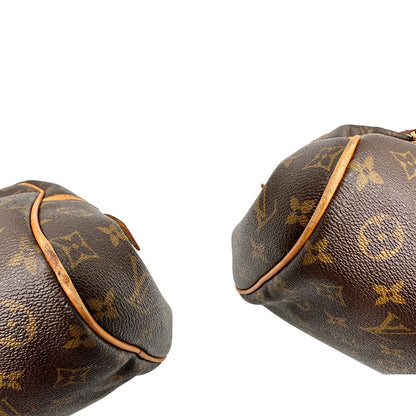 Angoli, Borsa Louis Vuitton Montorgueil realizzata in tela Monogram con hardware dorato.