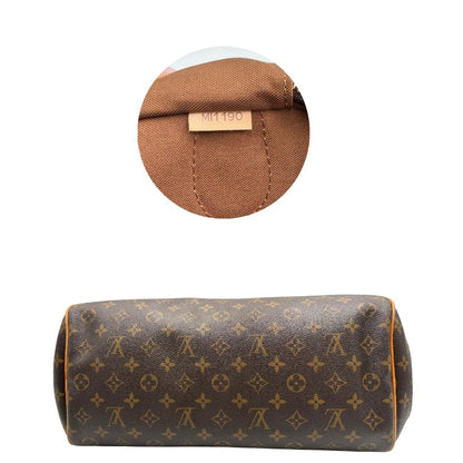 Base, Borsa Louis Vuitton Montorgueil realizzata in tela Monogram con hardware dorato.