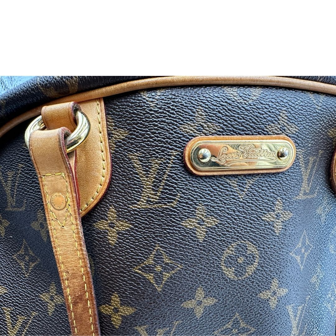 Borsa Louis Vuitton Montorgueil realizzata in tela Monogram con hardware dorato.