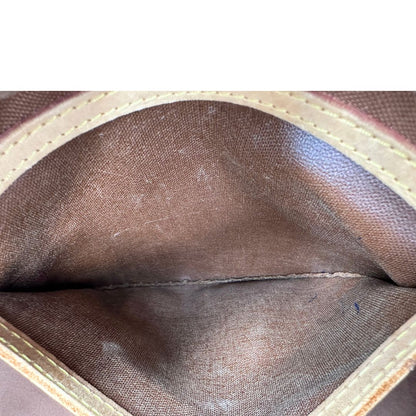 Interno della tasca, Borsa Louis Vuitton Montorgueil realizzata in tela Monogram con hardware dorato.