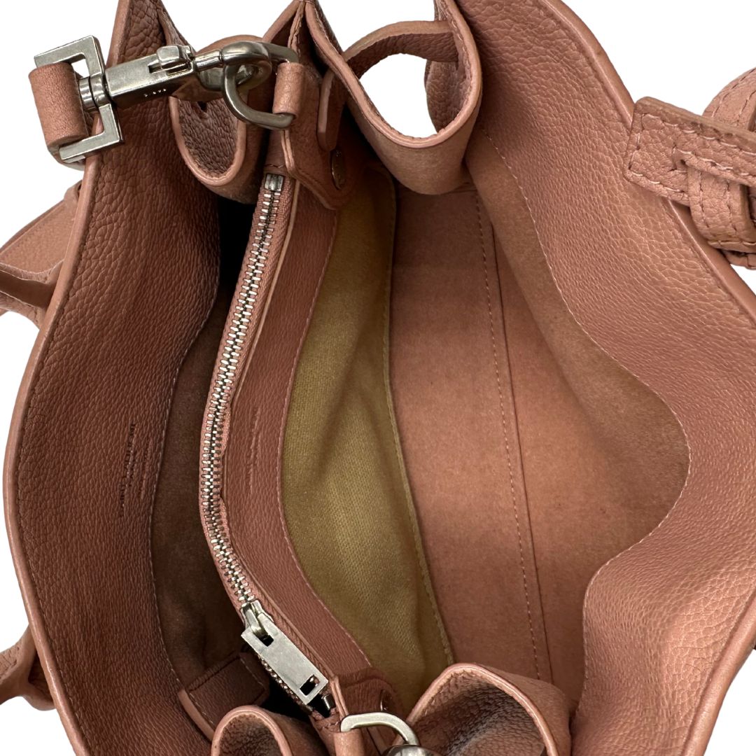 interno  Sac De Jour in pelle rosa nella versione baby, di lusso, originale, ottime condizioni, usata.