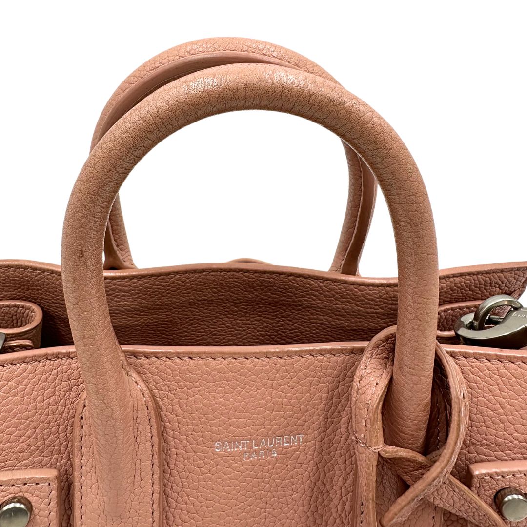 manici  Sac De Jour in pelle rosa nella versione baby, di lusso, originale, ottime condizioni, usata. 