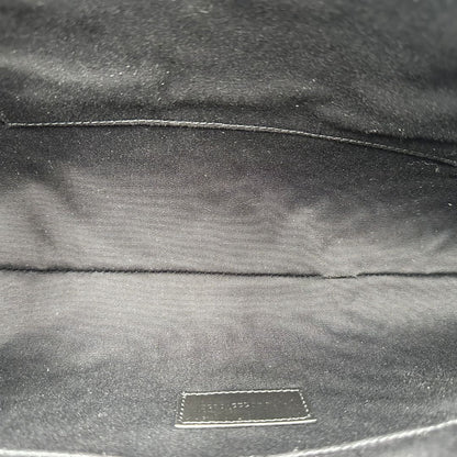 interno  Saint Laurent in pelle color light musk con iconico logo YSL, di lusso, originale, eccellenti condizioni, usata. 