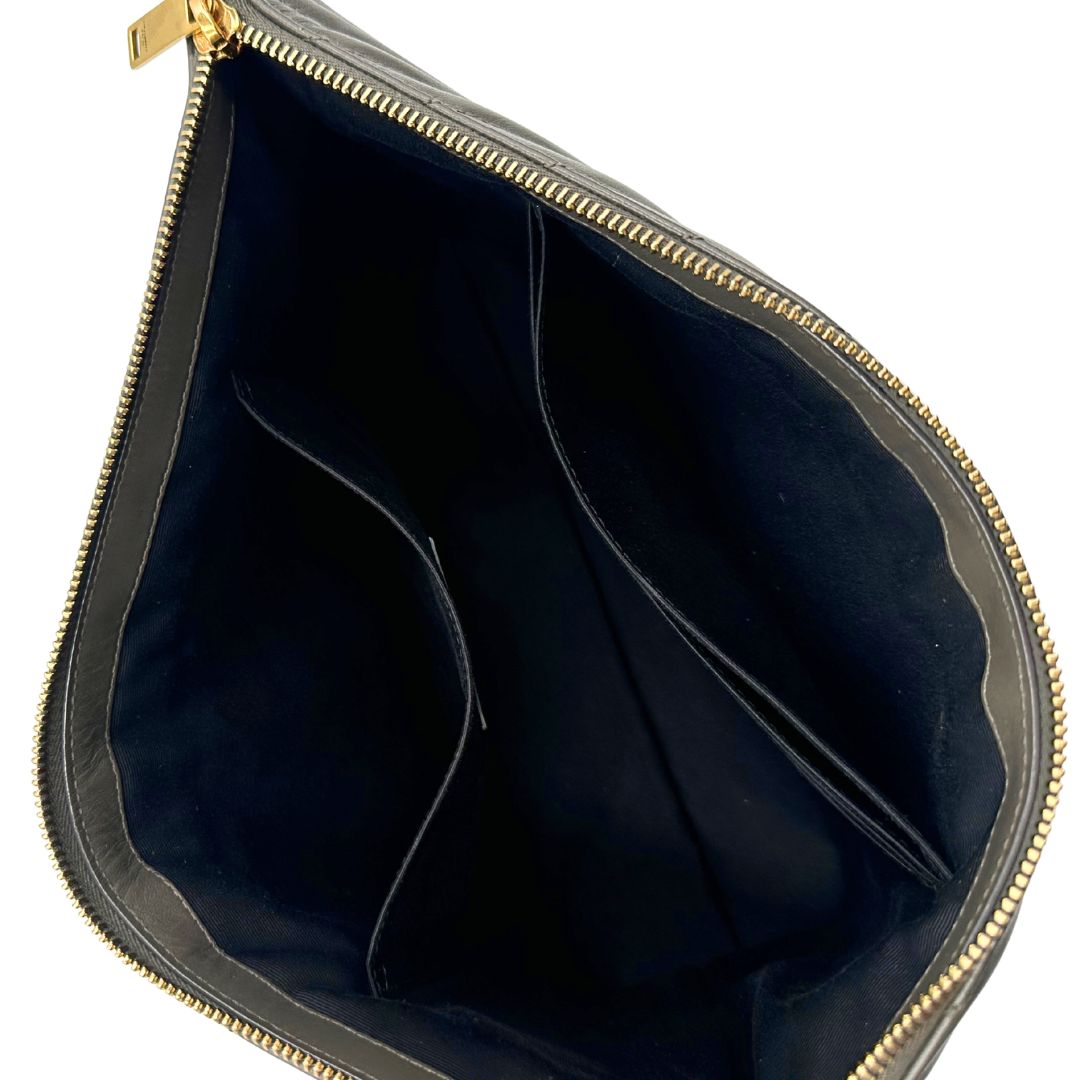 interno  Saint Laurent in pelle color light musk con iconico logo YSL, di lusso, originale, eccellenti condizioni, usata. 