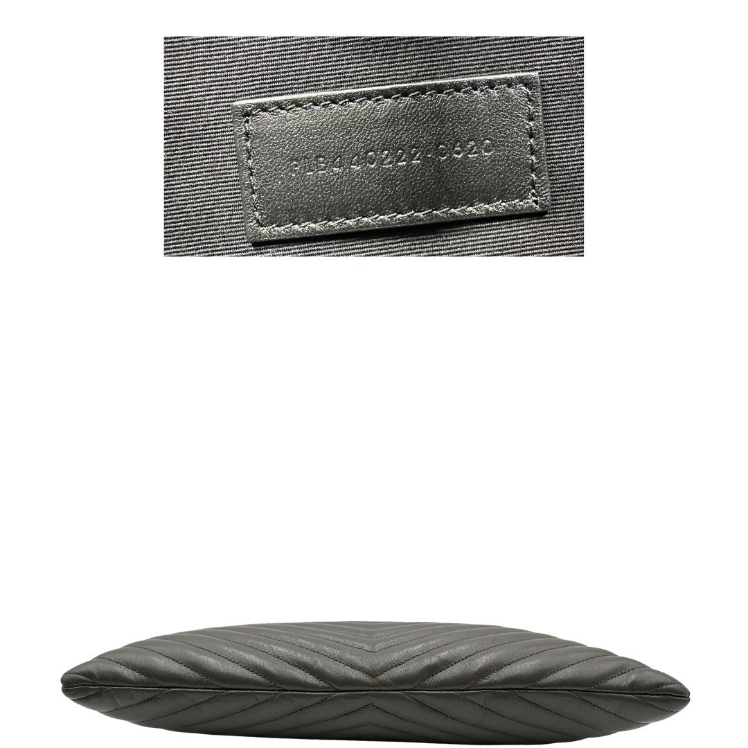 base  Saint Laurent in pelle color light musk con iconico logo YSL, di lusso, originale, eccellenti condizioni, usata. 