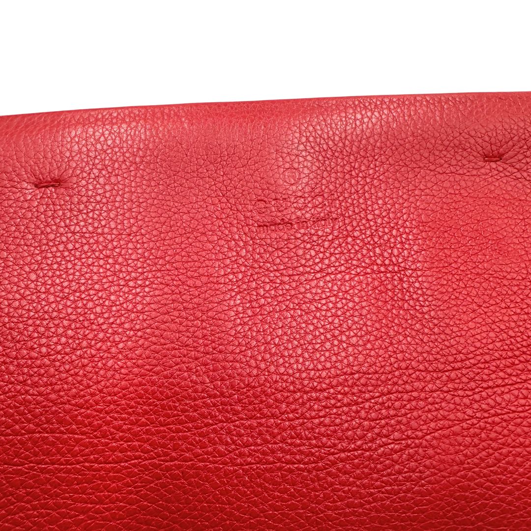  Pochette Gucci maxi in pelle rossa martellata con dettagli Bamboo, di lusso, originale, ottime condizioni, usata. 