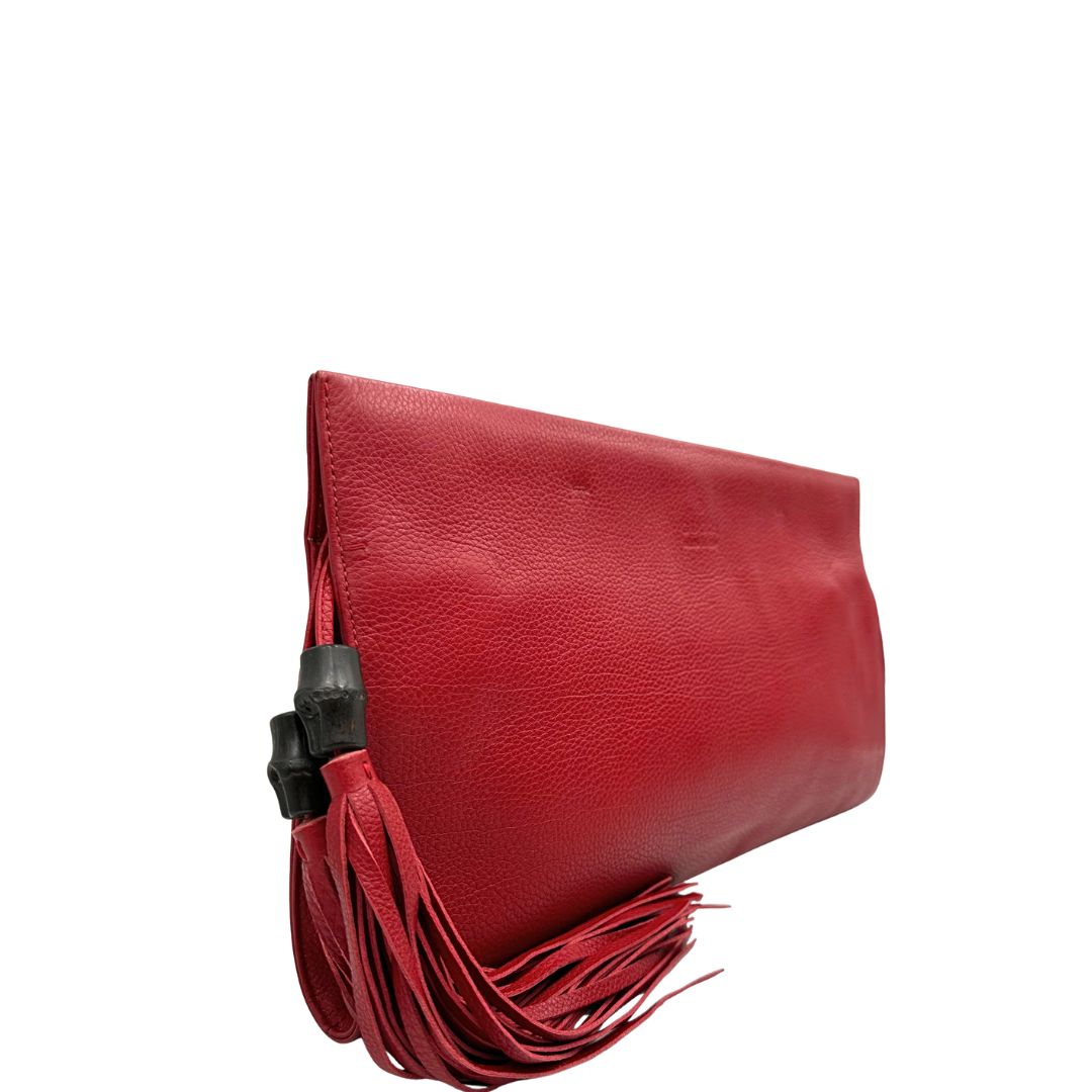 lato  Pochette Gucci maxi in pelle rossa martellata con dettagli Bamboo, di lusso, originale, ottime condizioni, usata. 