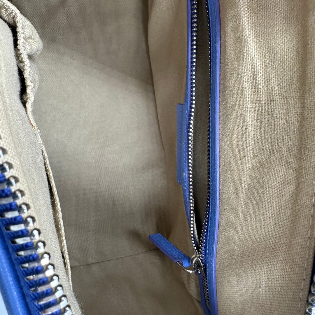 interno  Borsa Givenchy Antigona nella versione piccola, di lusso, originale, usata, ottime condizioni. 