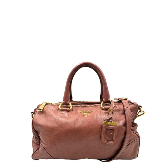 front Satchel Prada color rosa antico e hardware dorato, puoi portarla comodamente a tracolla o mano, di lusso, originale, usata, ottime condizioni. 