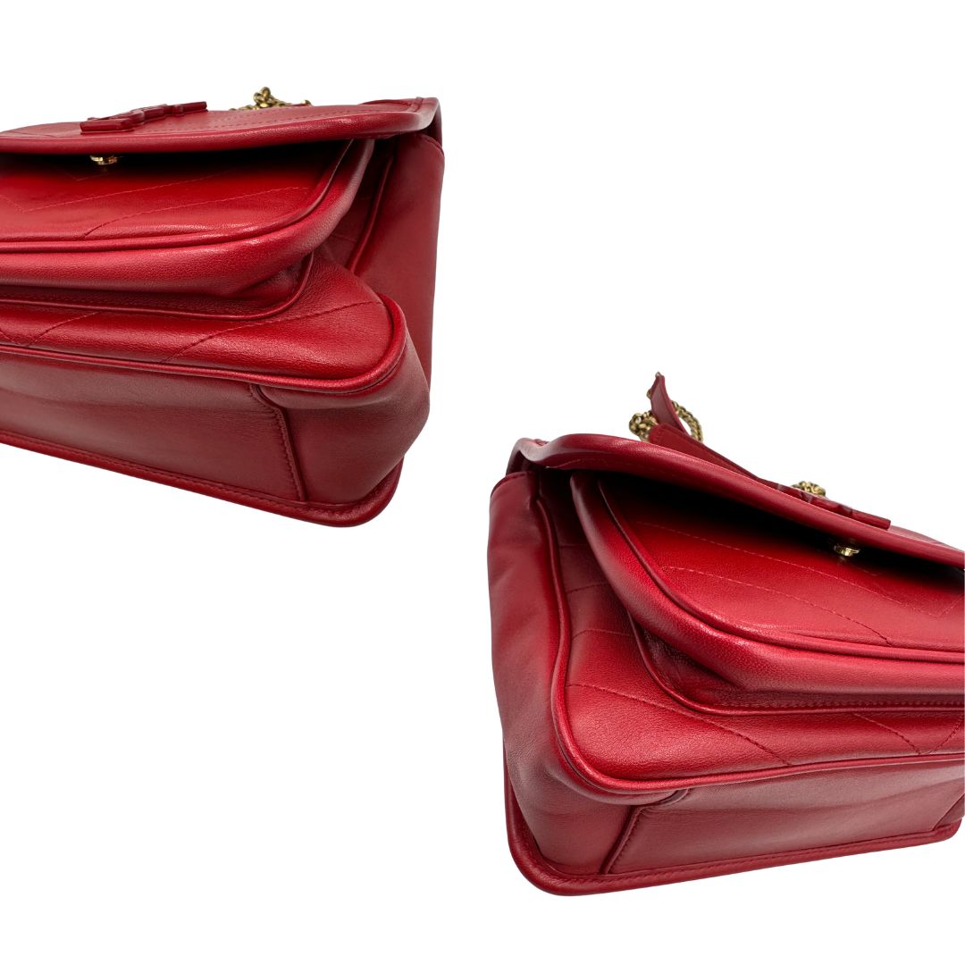 angoli  Borsa Niki Saint Laurent rossa nella versione baby, di lusso, originale, ottime condizioni, usata.