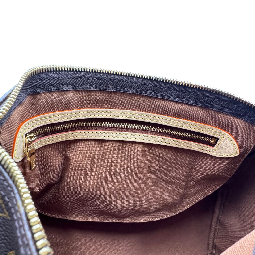 Interno, Borsa Louis Vuitton realizzata in tela monogram marrone con finiture in vacchetta naturale. Originale, usata, di lusso, in condizioni eccellenti.