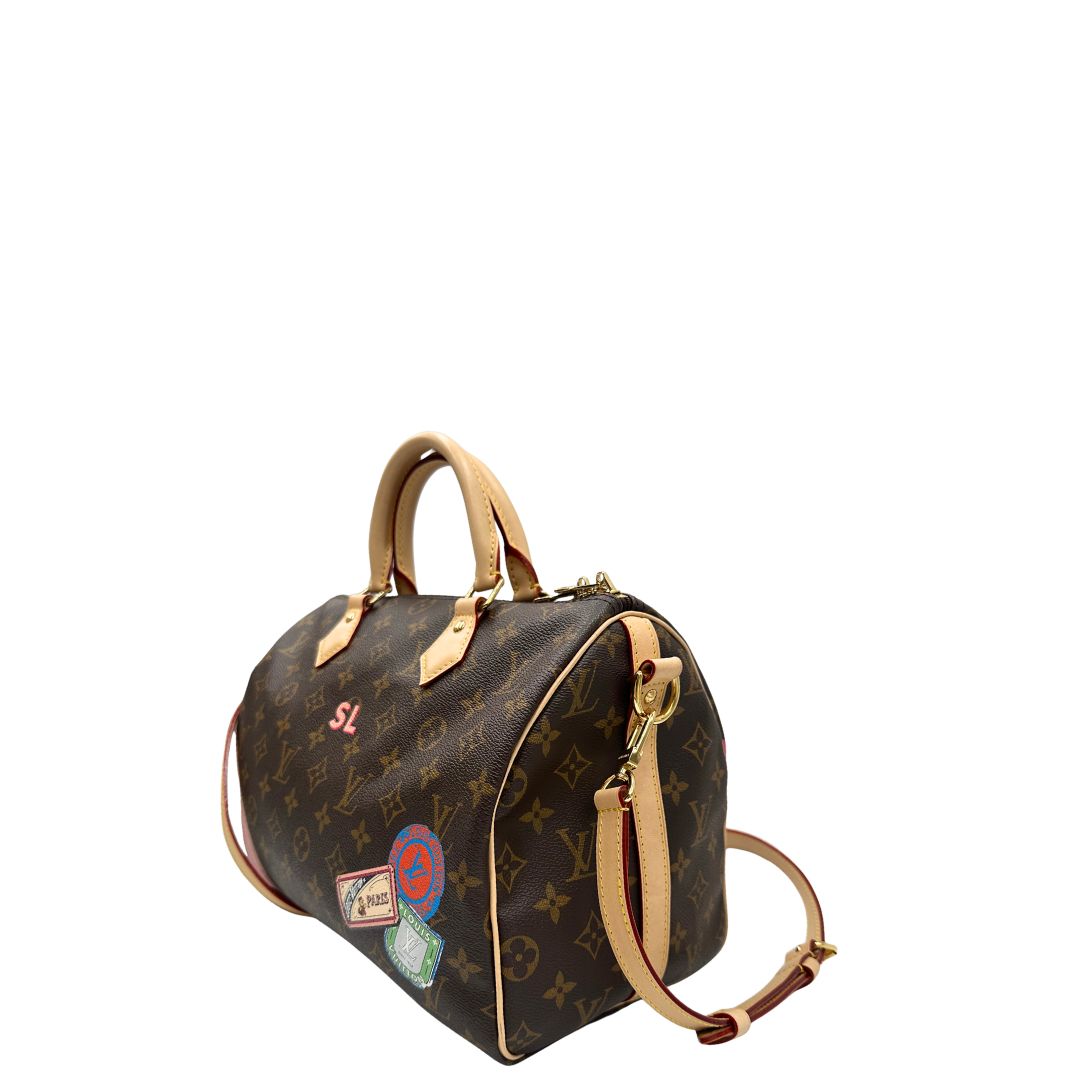 Lato sinstro, Borsa Louis Vuitton realizzata in tela monogram marrone con finiture in vacchetta naturale. Originale, usata, di lusso, in condizioni eccellenti.