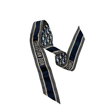 Bandeau in seta di Dior con iconica fantasia Oblique nei toni blu e beige. Originale, usato, di lusso, in condizioni eccellenti.
