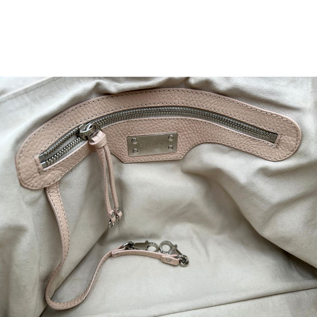 Interno, Morbida Zanellato in pelle martellata rosa nella misura media. 