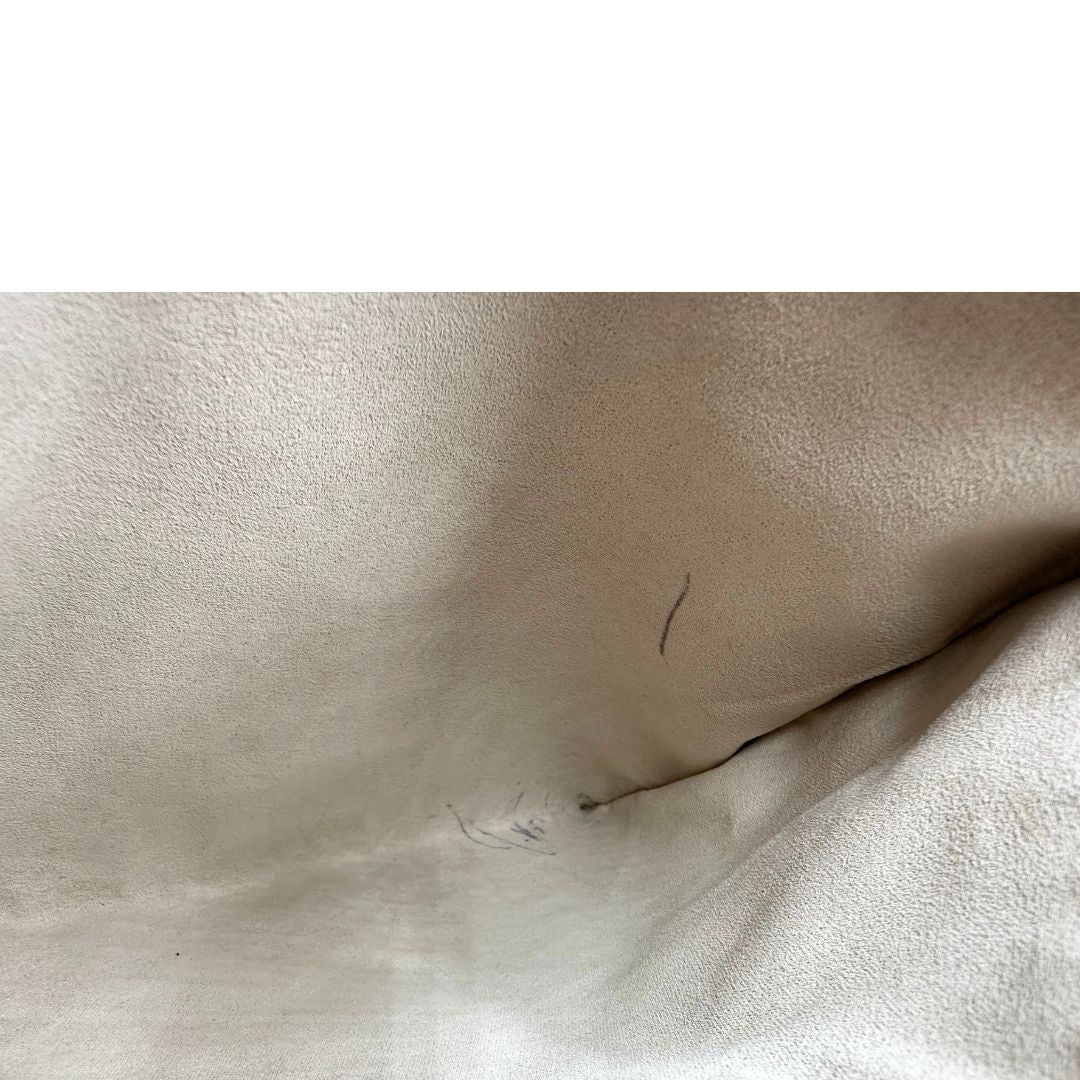 Interno della tasca, Morbida Zanellato in pelle martellata rosa nella misura media.