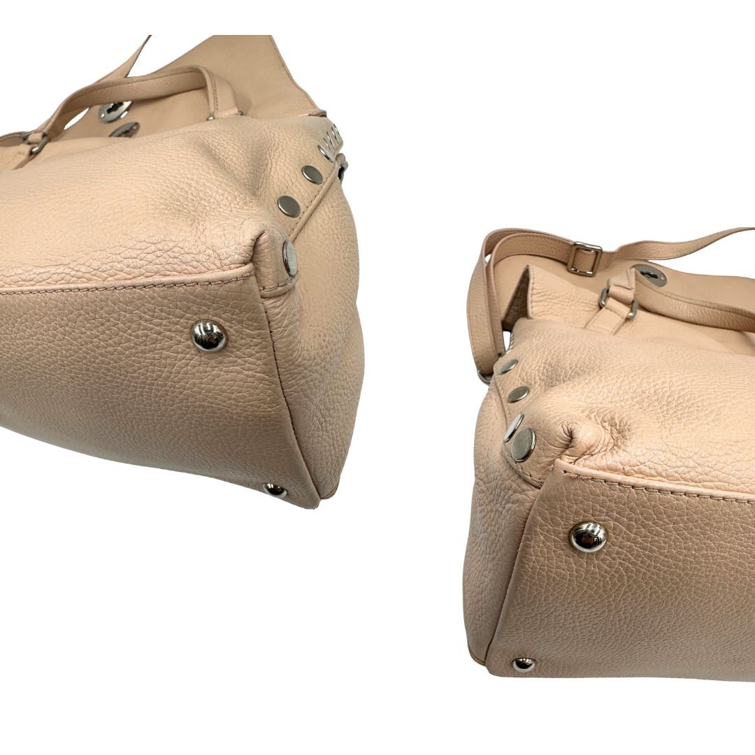 Angoli, Morbida Zanellato in pelle martellata rosa nella misura media.