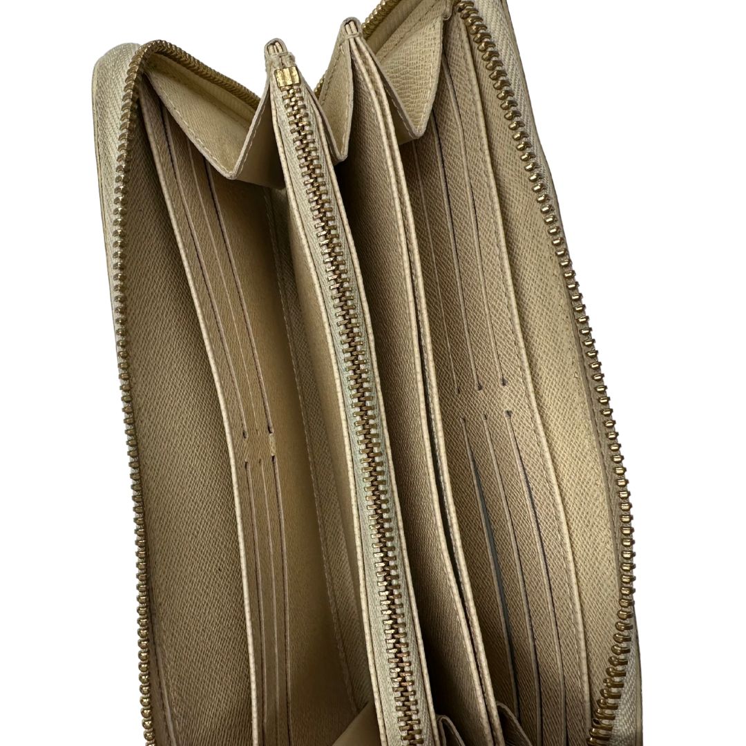 interno  Louis Vuitton portafoglio in canvas damier azur, di lusso, originale, ottime condizioni,  usato. 