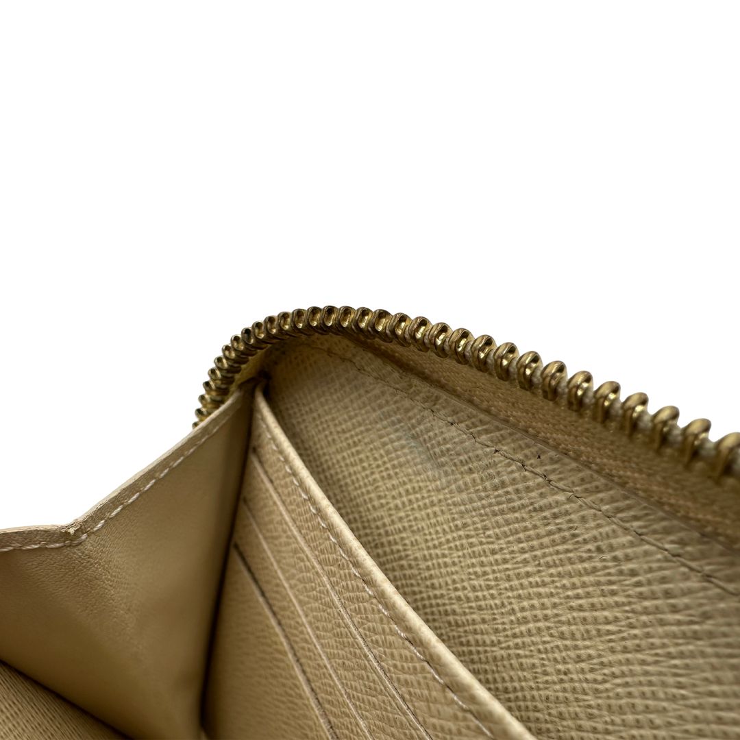 interno  Louis Vuitton portafoglio in canvas damier azur, di lusso, originale, ottime condizioni,  usato. 