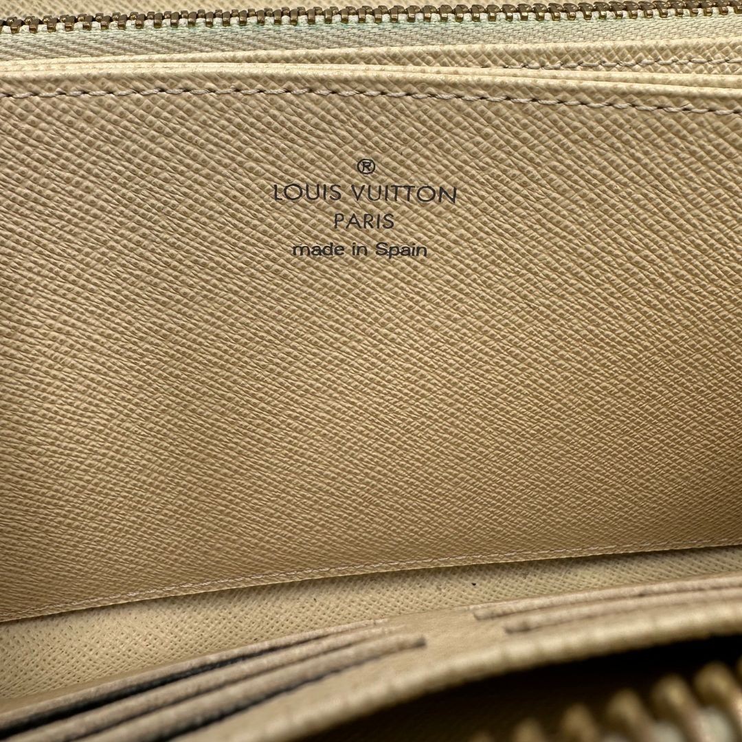 interno  Louis Vuitton portafoglio in canvas damier azur, di lusso, originale, ottime condizioni,  usato. 