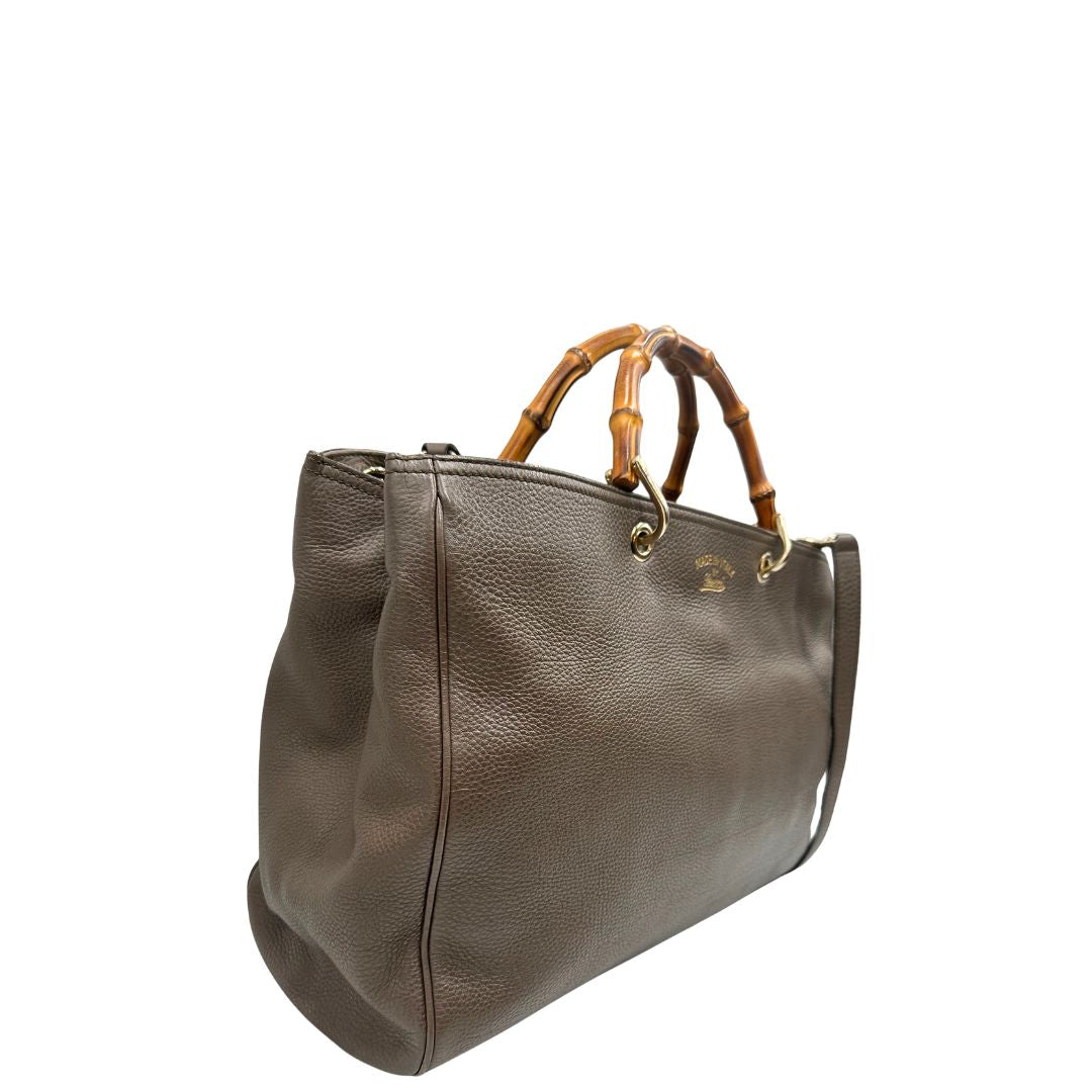 lato Borsa Gucci bamboo color fango con doppi manici bamboo, di lusso, originale, ottime condizioni, usata, originale. 