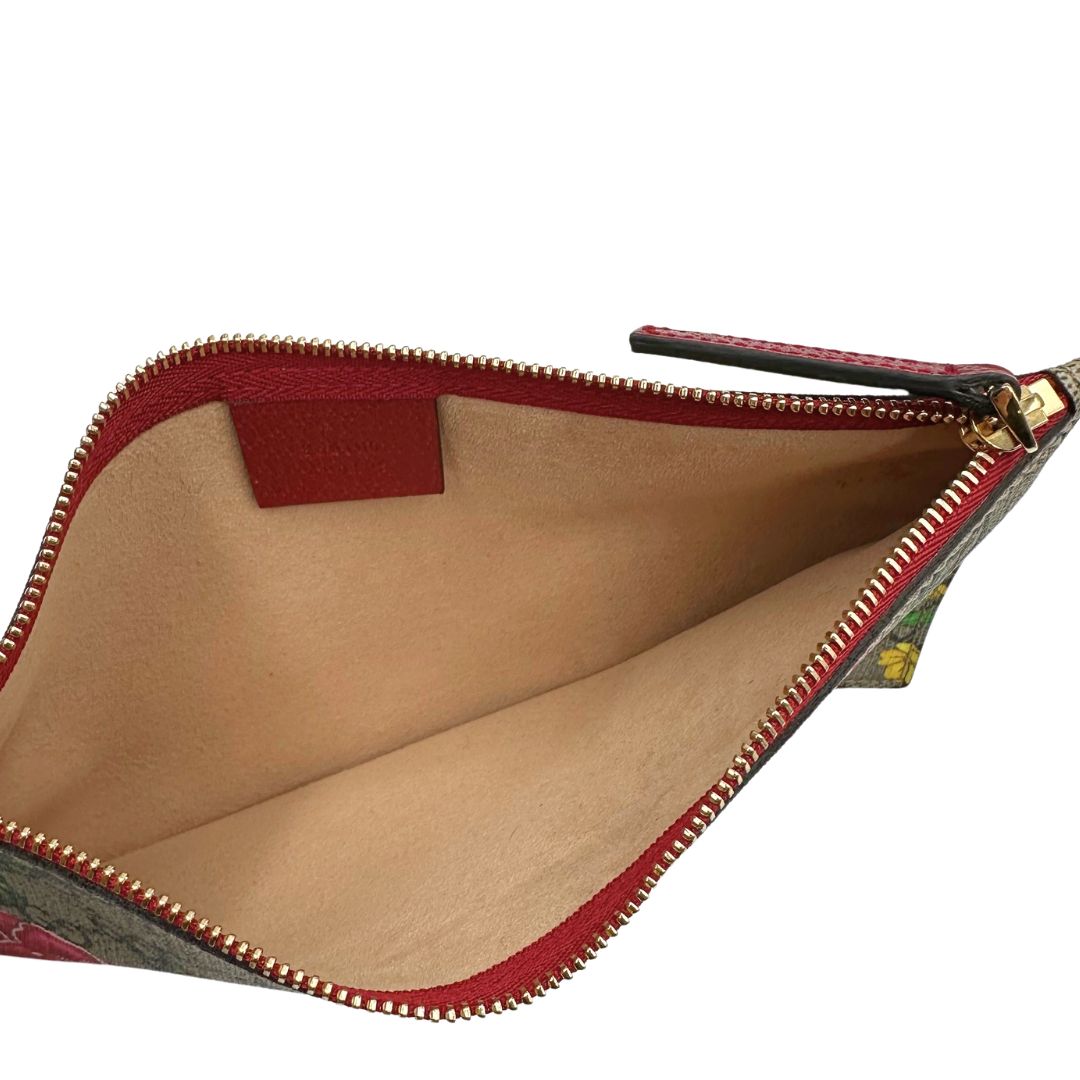 Interno di pochette, Borsa Gucci in canvas GG Supreme nella versione large, presenta il classico nastro Web verde e rosso al centro.