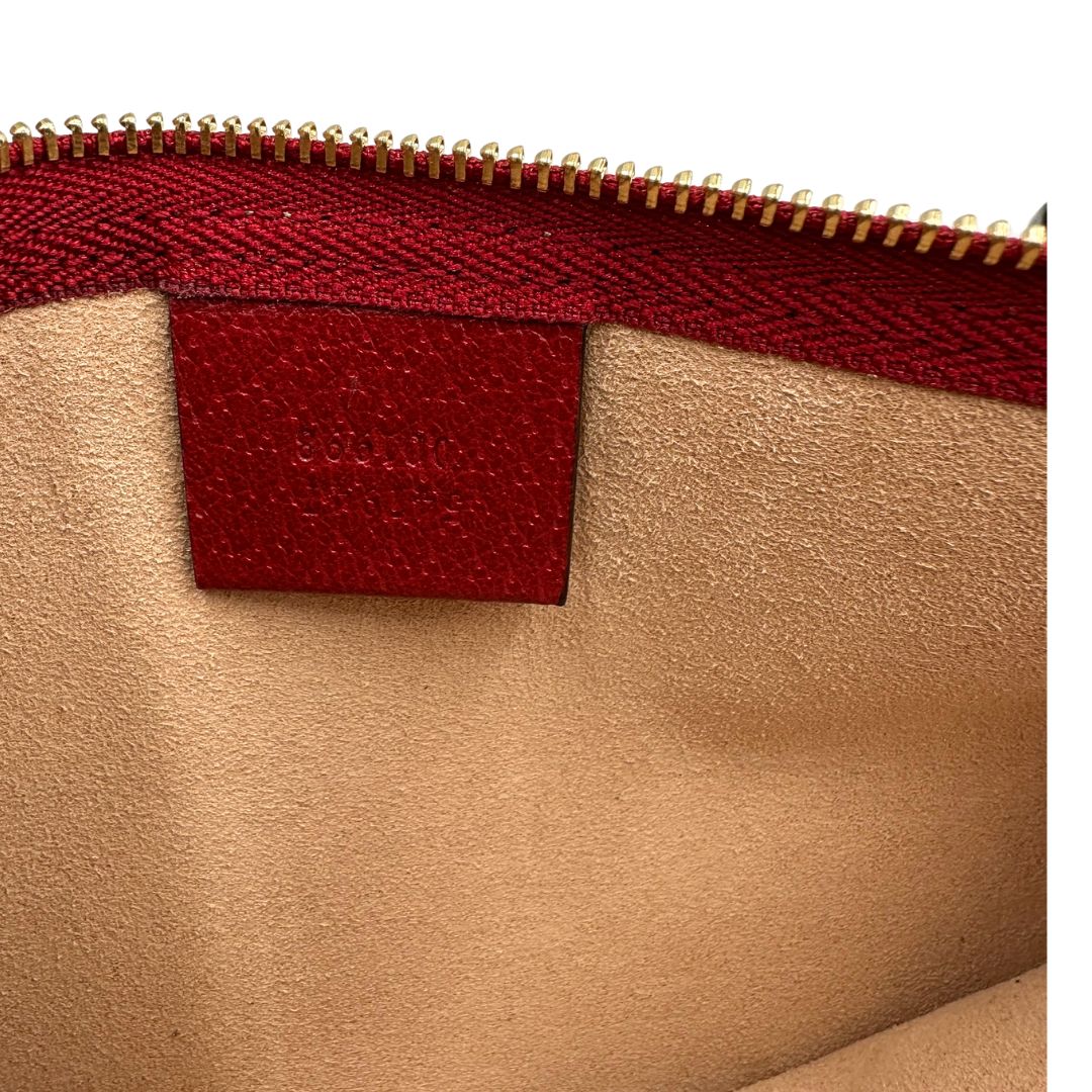 Interno, Borsa Gucci in canvas GG Supreme nella versione large, presenta il classico nastro Web verde e rosso al centro.