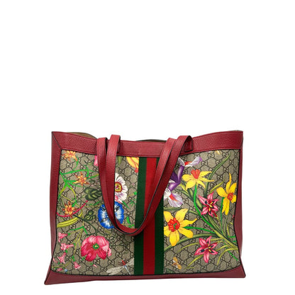 Retro, Borsa Gucci in canvas GG Supreme nella versione large, presenta il classico nastro Web verde e rosso al centro.
