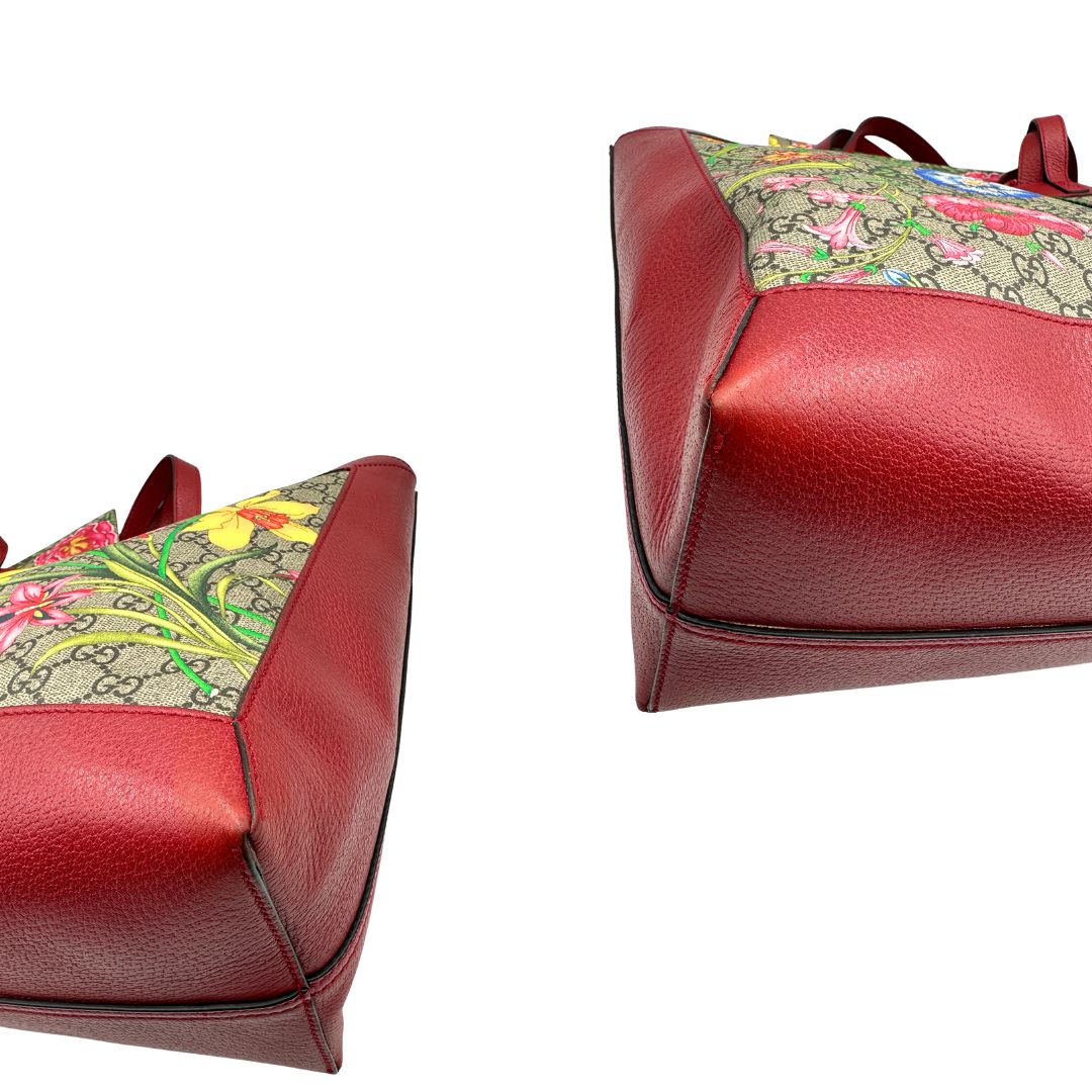 Angoli, Borsa Gucci in canvas GG Supreme nella versione large, presenta il classico nastro Web verde e rosso al centro.