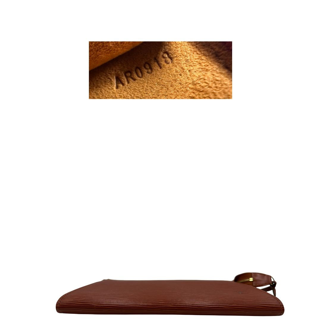 base Pochette LV in pelle epi color cognac, di lusso, originale, ottime condizioni, usata. 