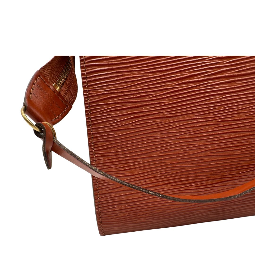 Pochette LV in pelle epi color cognac, di lusso, originale, ottime condizioni, usata. 