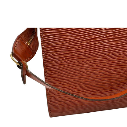 Pochette LV in pelle epi color cognac, di lusso, originale, ottime condizioni, usata. 