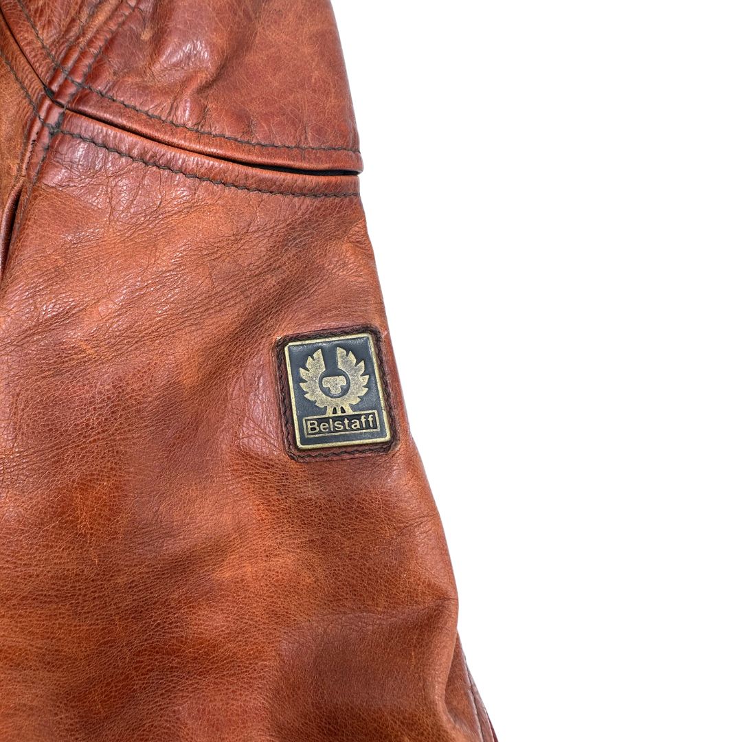 Giacca Belstaff in pelle munita di una cintura in vita, di lusso, originale, ottime condizioni, usata.