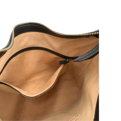 Tasca interna, Borsa Gucci in pelle nera GG con hardware dorato. Originale, usata, di lusso, in condizioni eccellenti.