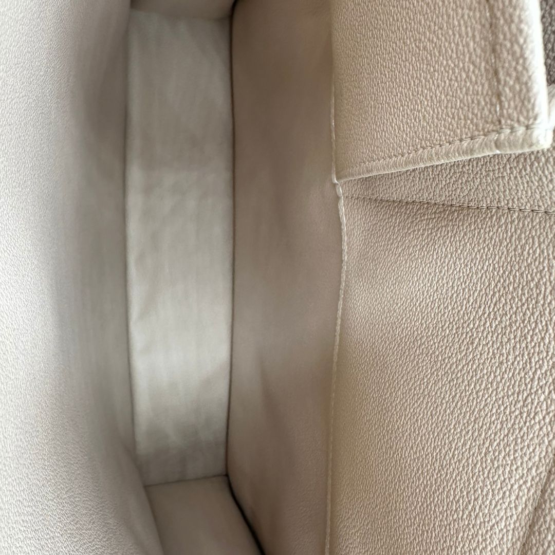 interno Louis Vuitton Sac Plat in tela monogram con doppi manici in vacchetta naturale, di lusso, originale, ottime condizioni, usata. 