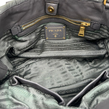interno Borsa Prada in nylon grigio con finiture in pelle tono su tono, di lusso, originale, usata. 