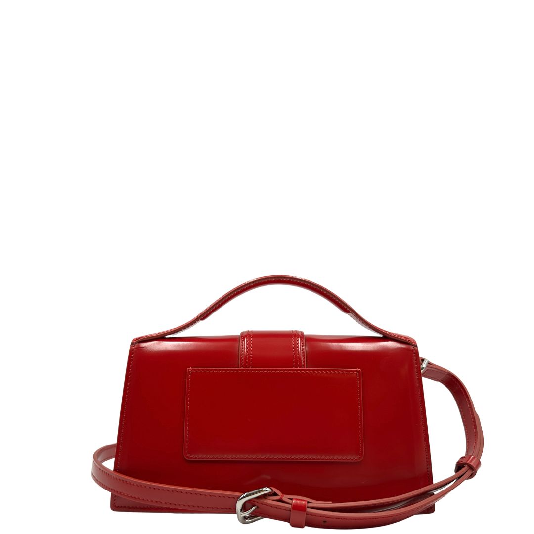retro Borsa Jacquemus nella versione Le Grand Bambino in pelle rossa verniciata, di lusso, originale, eccellenti condizioni, usata. 