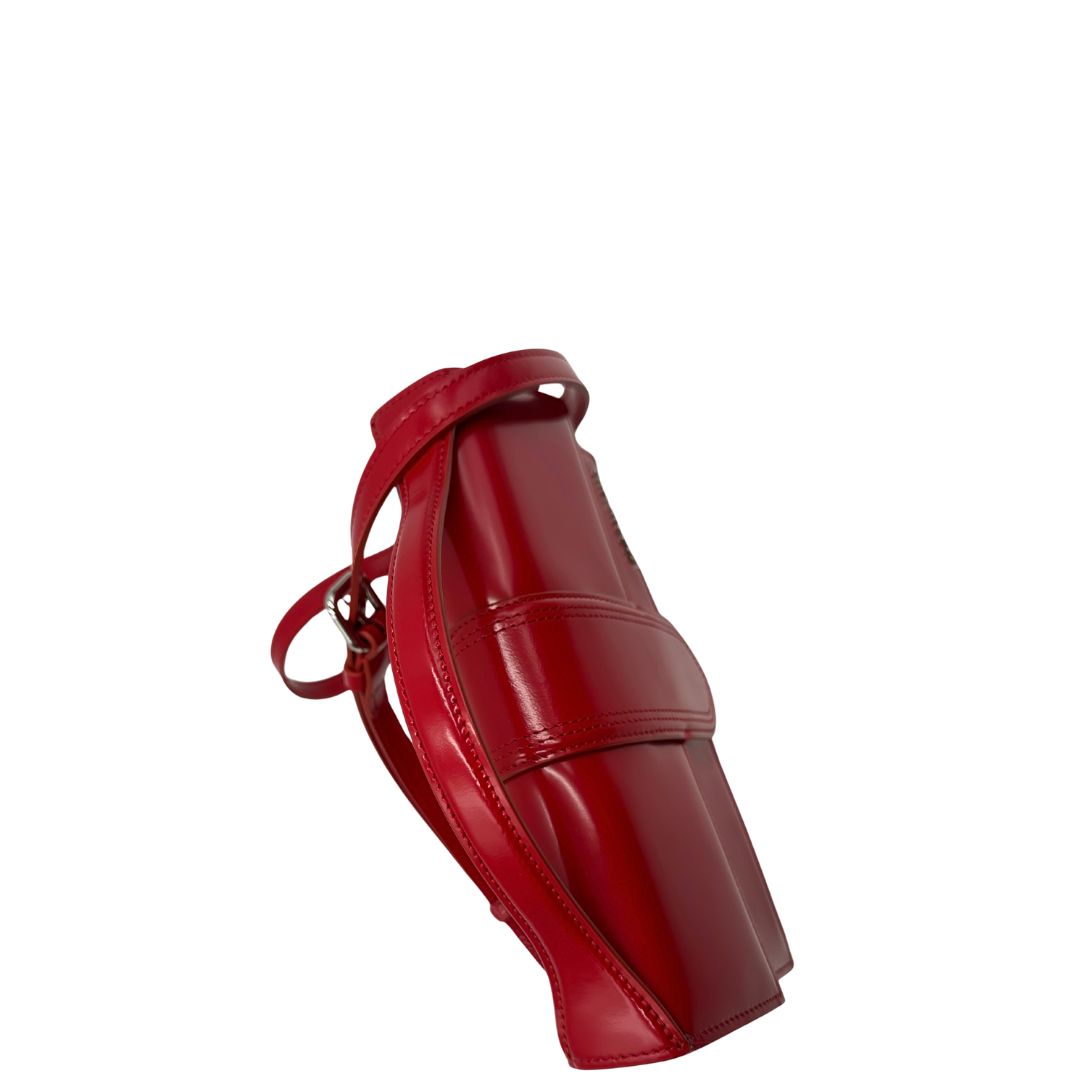 manico Borsa Jacquemus nella versione Le Grand Bambino in pelle rossa verniciata, di lusso, originale, eccellenti condizioni, usata. 