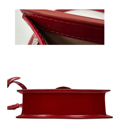 base Borsa Jacquemus nella versione Le Grand Bambino in pelle rossa verniciata, di lusso, originale, eccellenti condizioni, usata. 