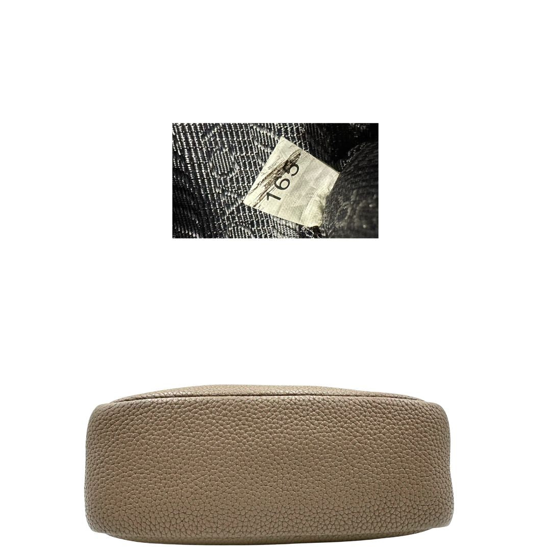 base  Tracolla Prada in pelle martellata color tortora, di lusso, originale, ottime condizioni, usata. 