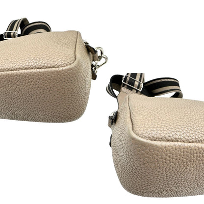 angoli  Tracolla Prada in pelle martellata color tortora, di lusso, originale, ottime condizioni, usata. 