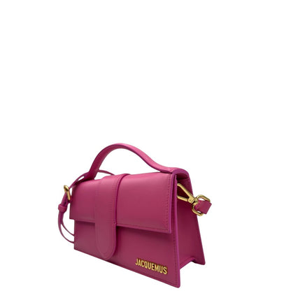 lato  Borsa Jacquemus nella versione Le Grand Bambino neon pink, di lusso, originale, eccellenti condizioni, usata. 